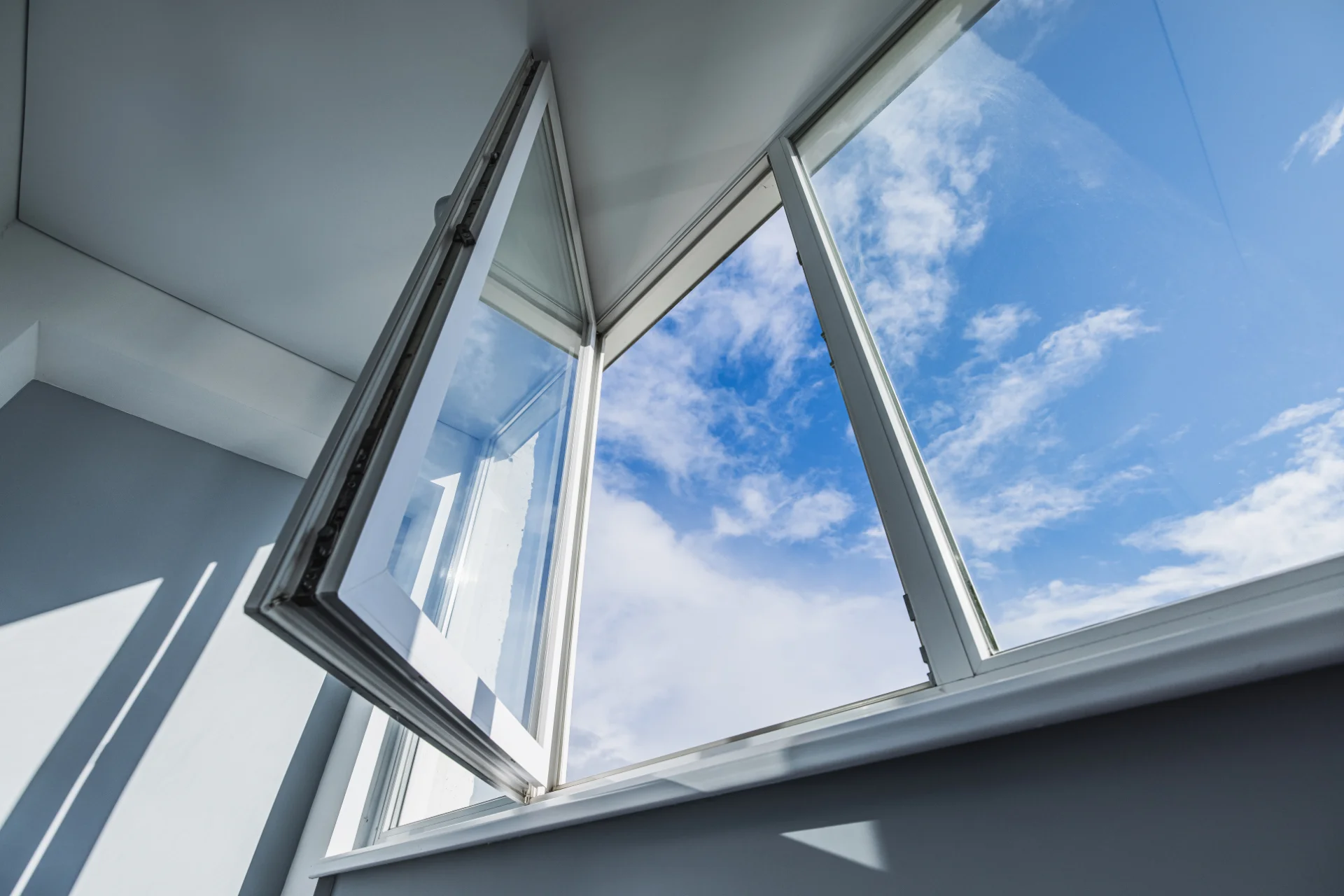VLX 80 Casement Window in Delray Beach, FL | TruePane Windows & Doors - detail 1
